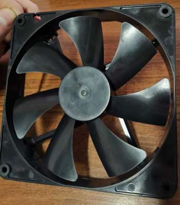 Вентилятор для блока питания 12VDC 4.8W 0.40A 140x140x25mm